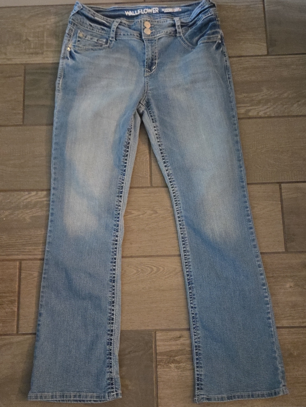 Wallflower Women’s Light Wash Bootcut Jeans